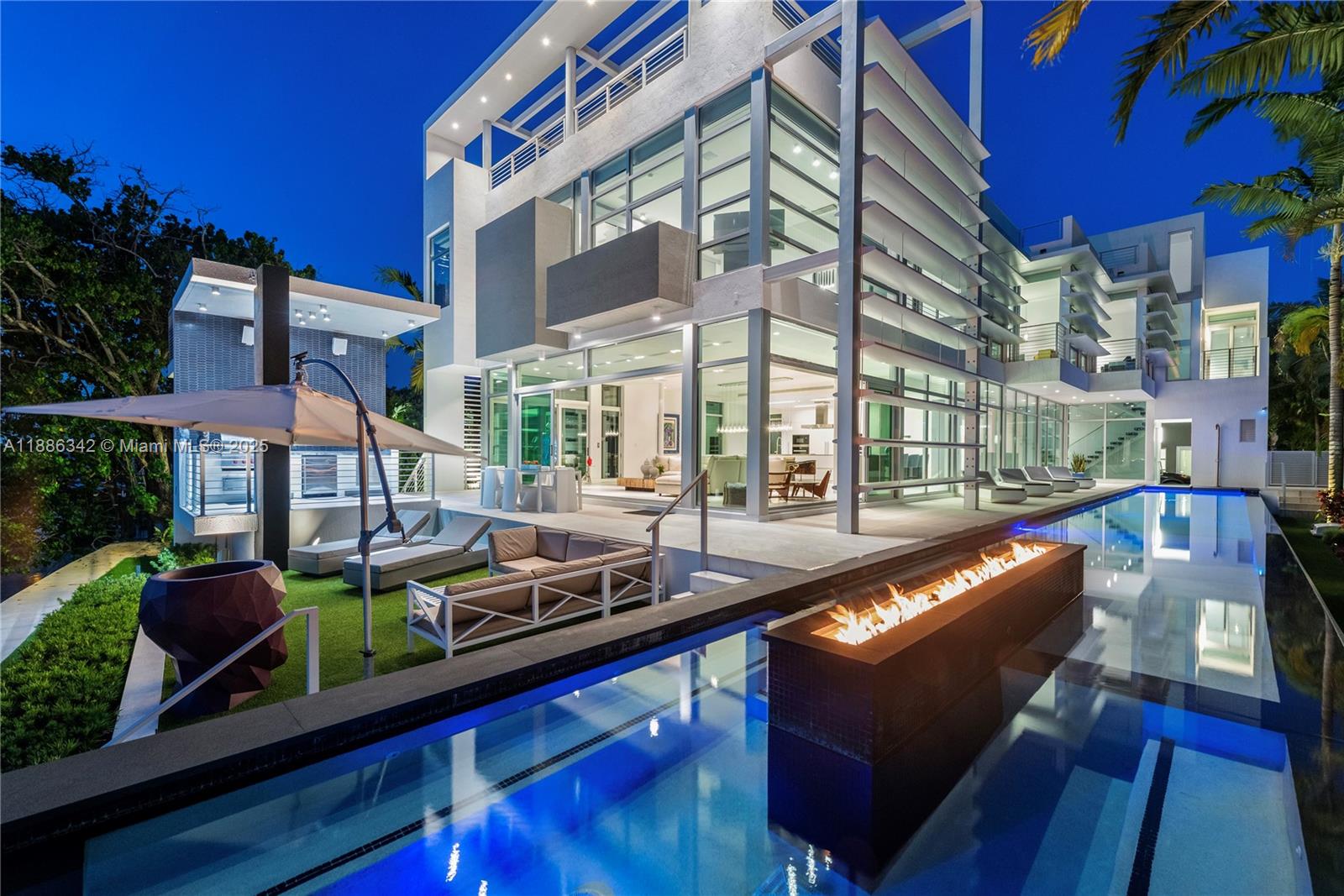 440 S Hibiscus Dr