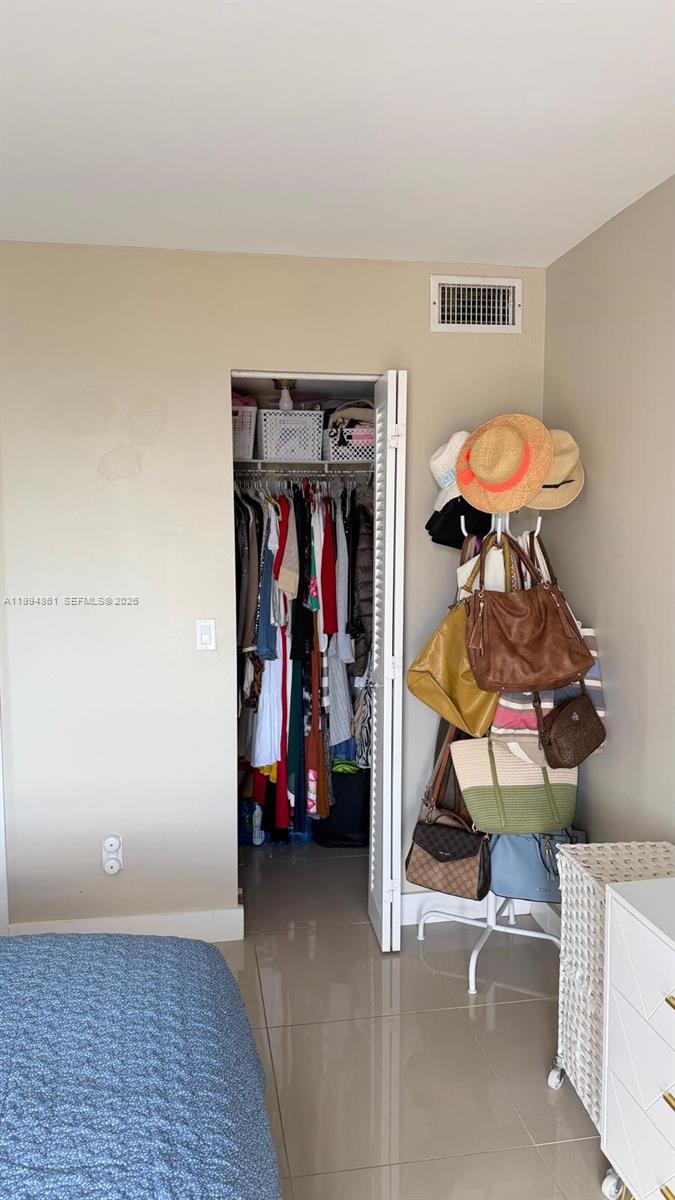 SAILBOAT CAY CONDO - Residential