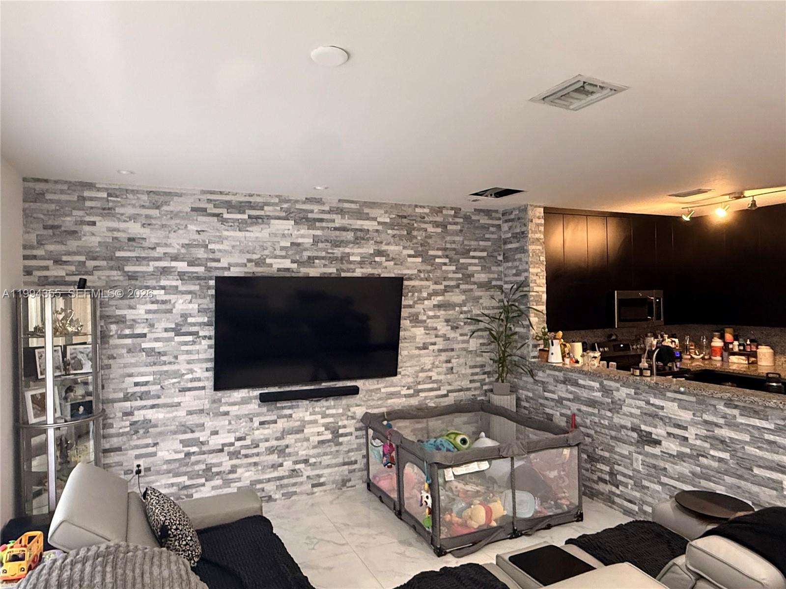 KENDALL GREENS CONDO - Residential Lease