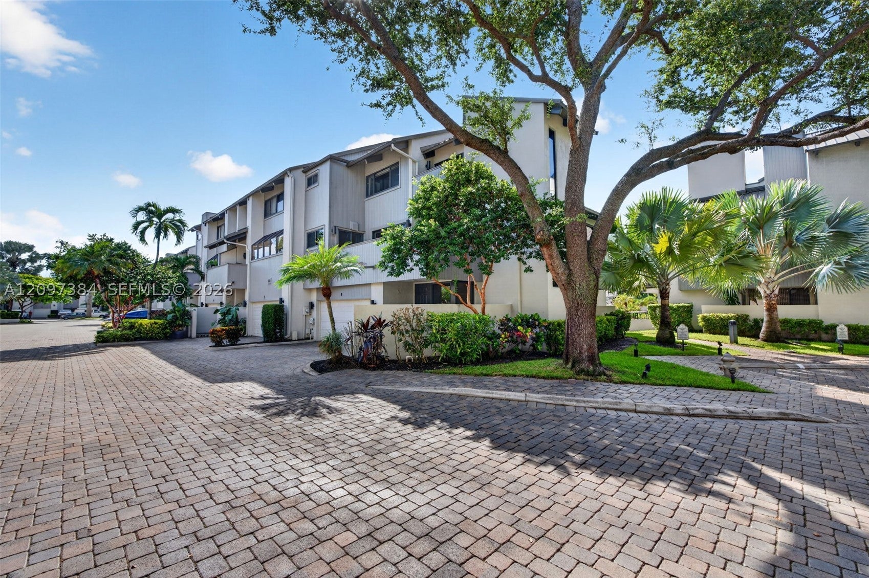8 Port Side Dr