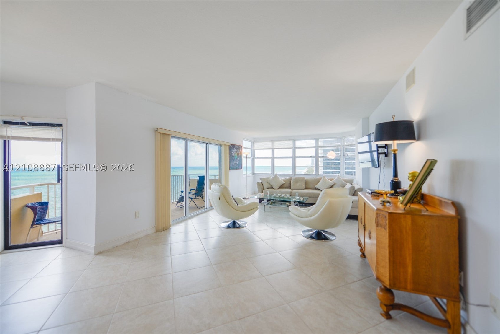 1950 S Ocean Dr 18Q