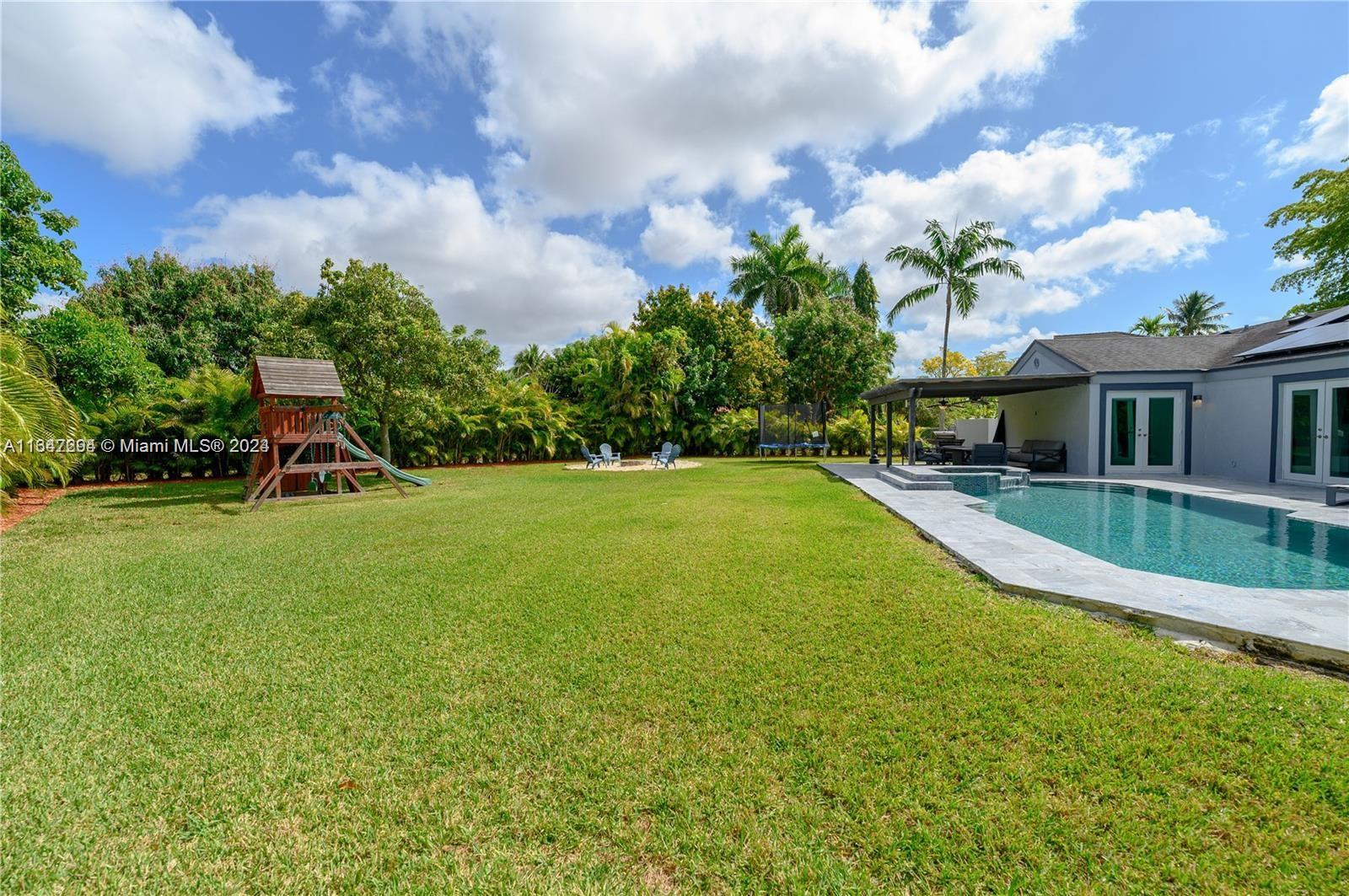 WEITZER SHAUNA MEADOWS SE - Residential