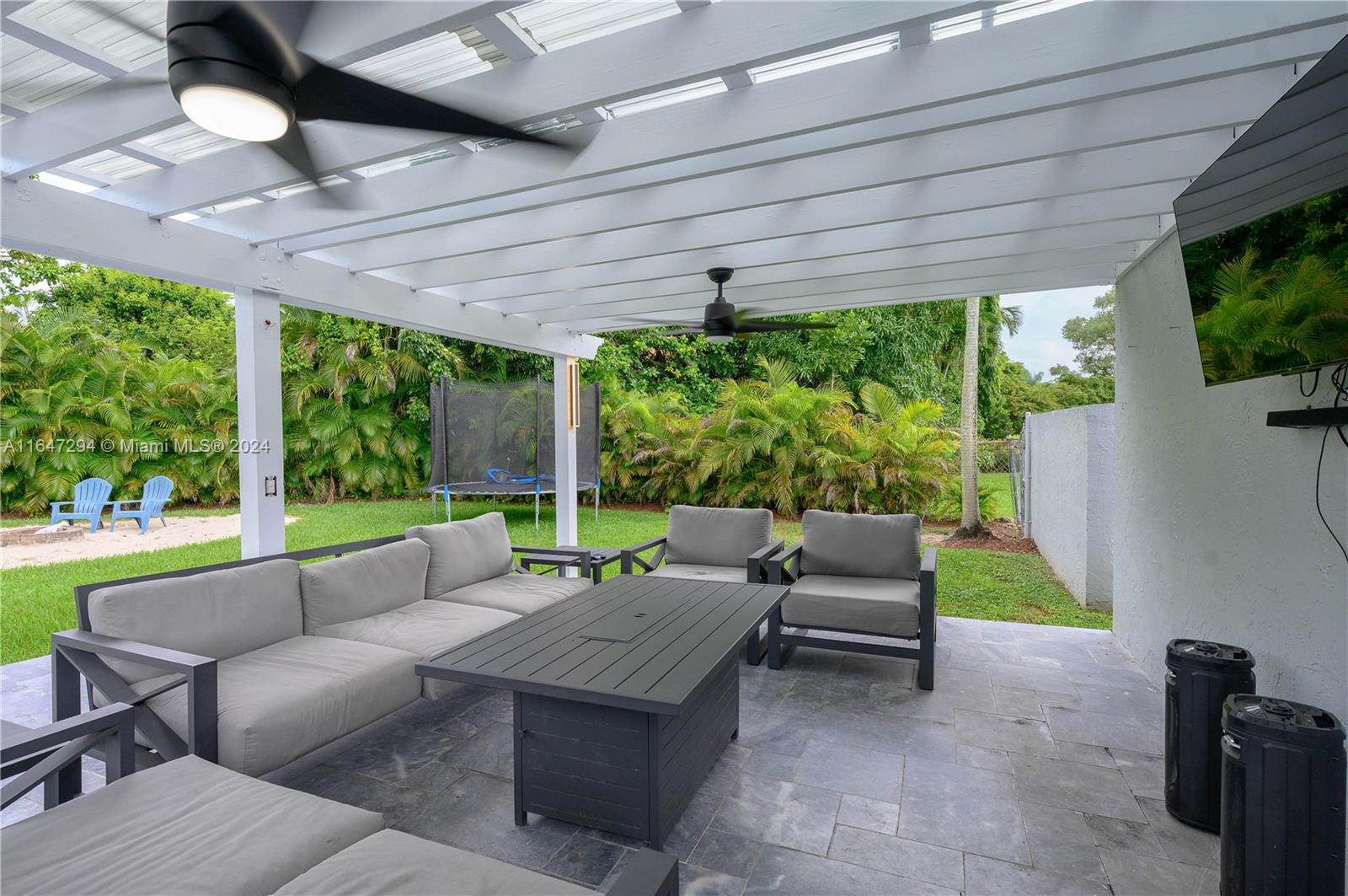 WEITZER SHAUNA MEADOWS SE - Residential