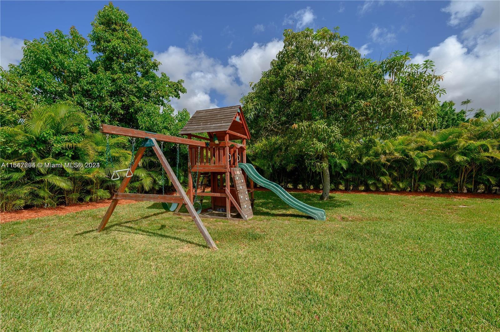 WEITZER SHAUNA MEADOWS SE - Residential