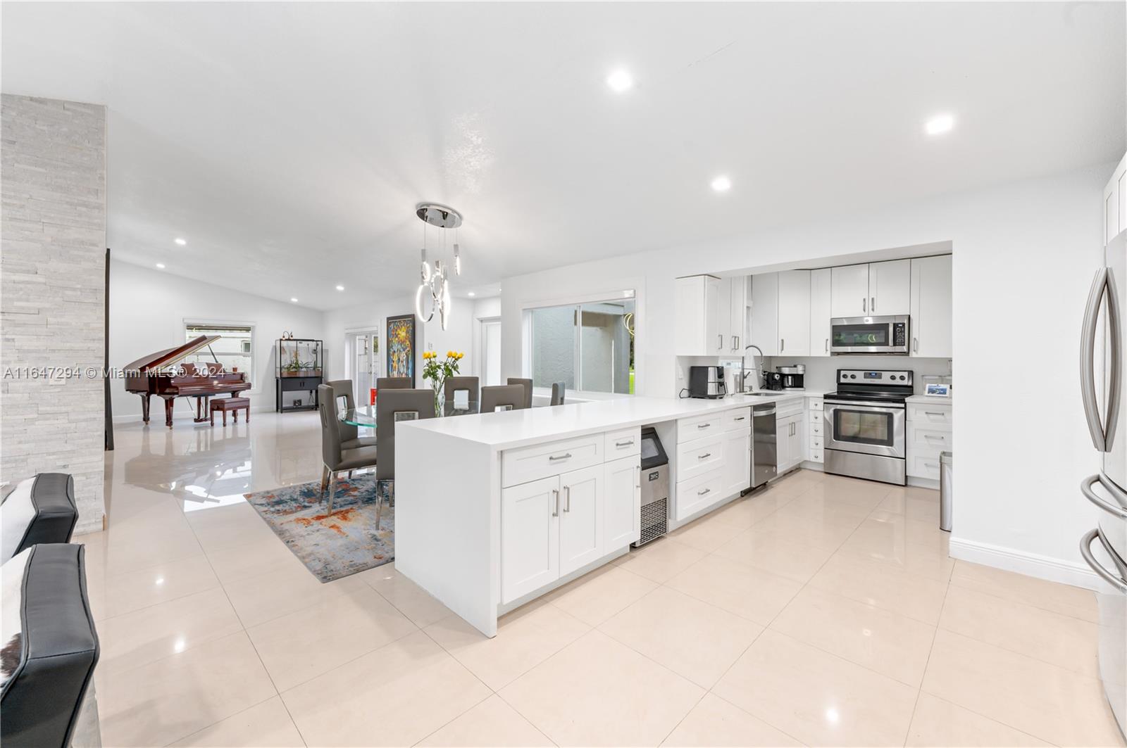 WEITZER SHAUNA MEADOWS SE - Residential