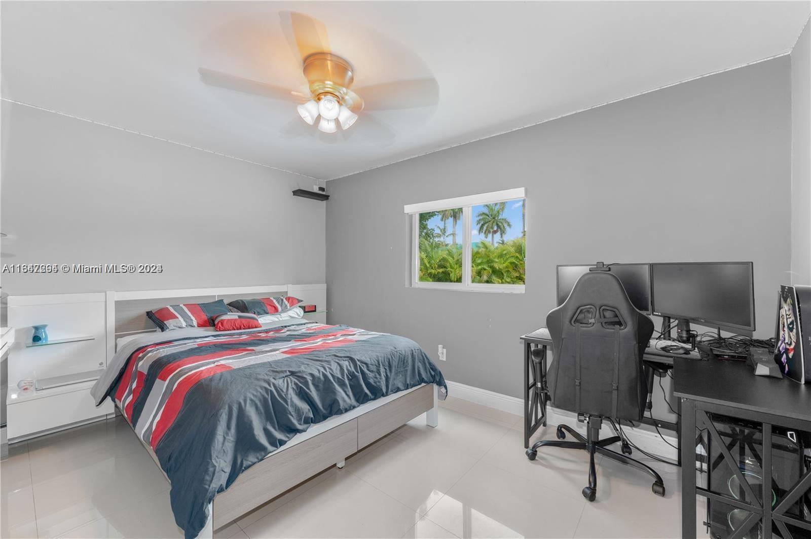 WEITZER SHAUNA MEADOWS SE - Residential