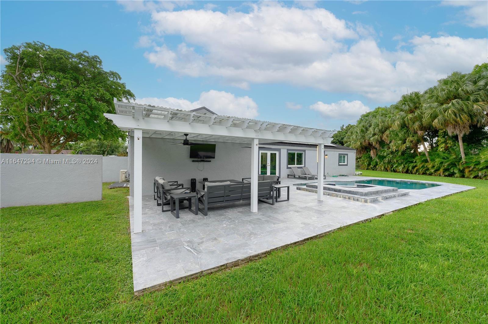 WEITZER SHAUNA MEADOWS SE - Residential