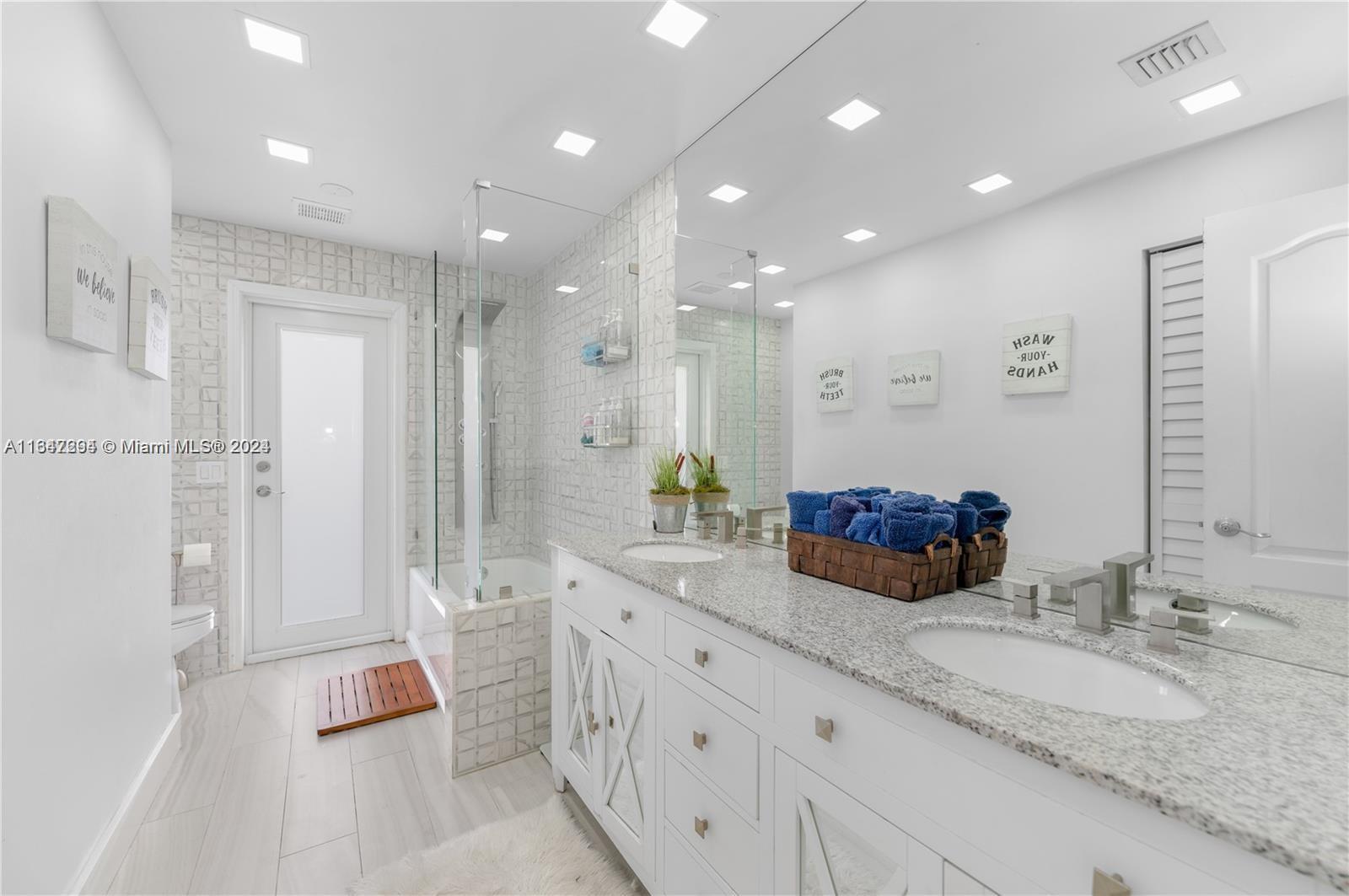 WEITZER SHAUNA MEADOWS SE - Residential