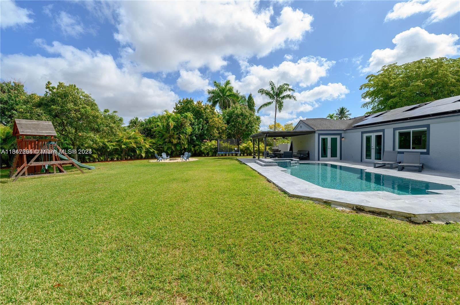 WEITZER SHAUNA MEADOWS SE - Residential