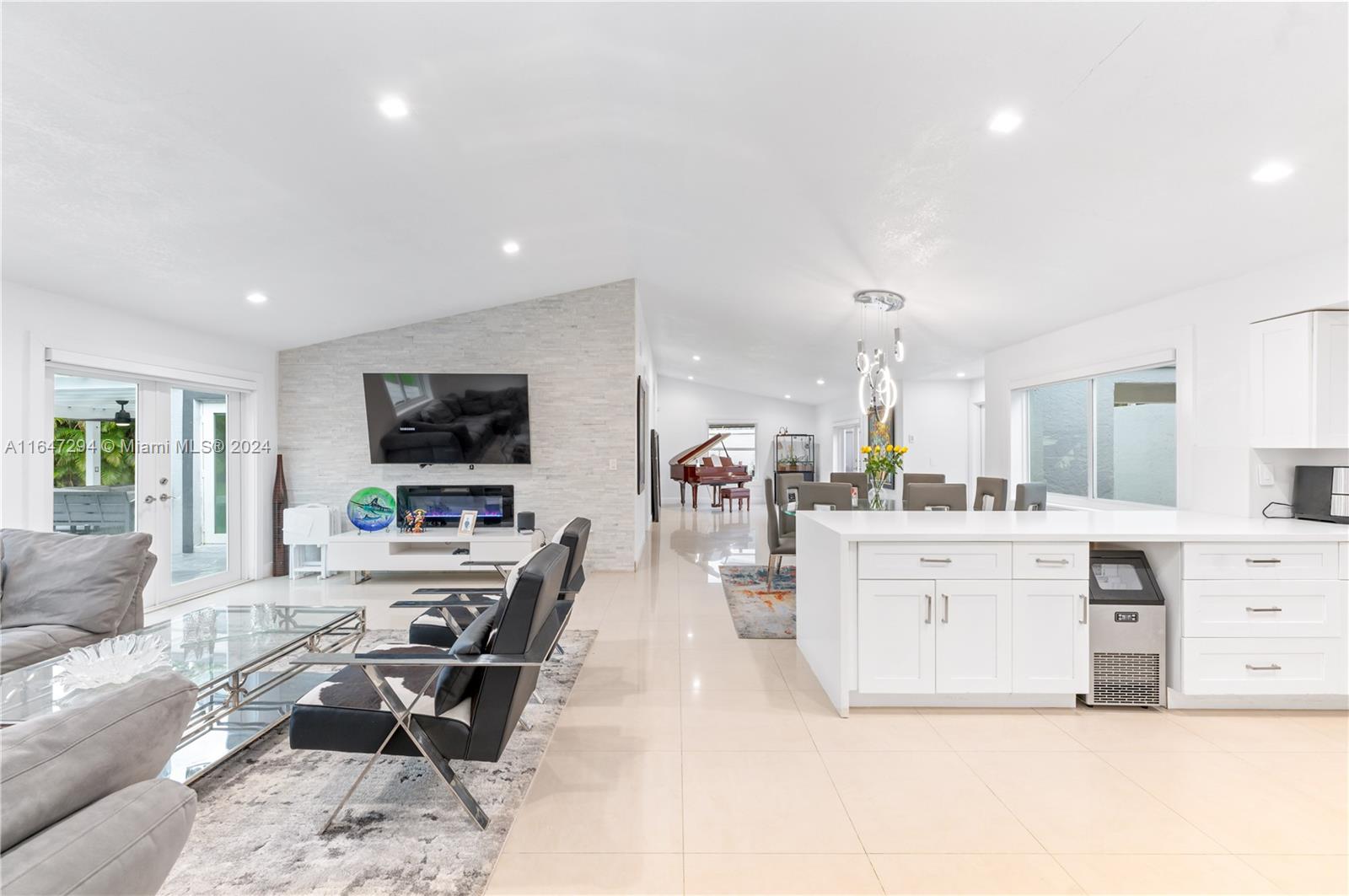 WEITZER SHAUNA MEADOWS SE - Residential