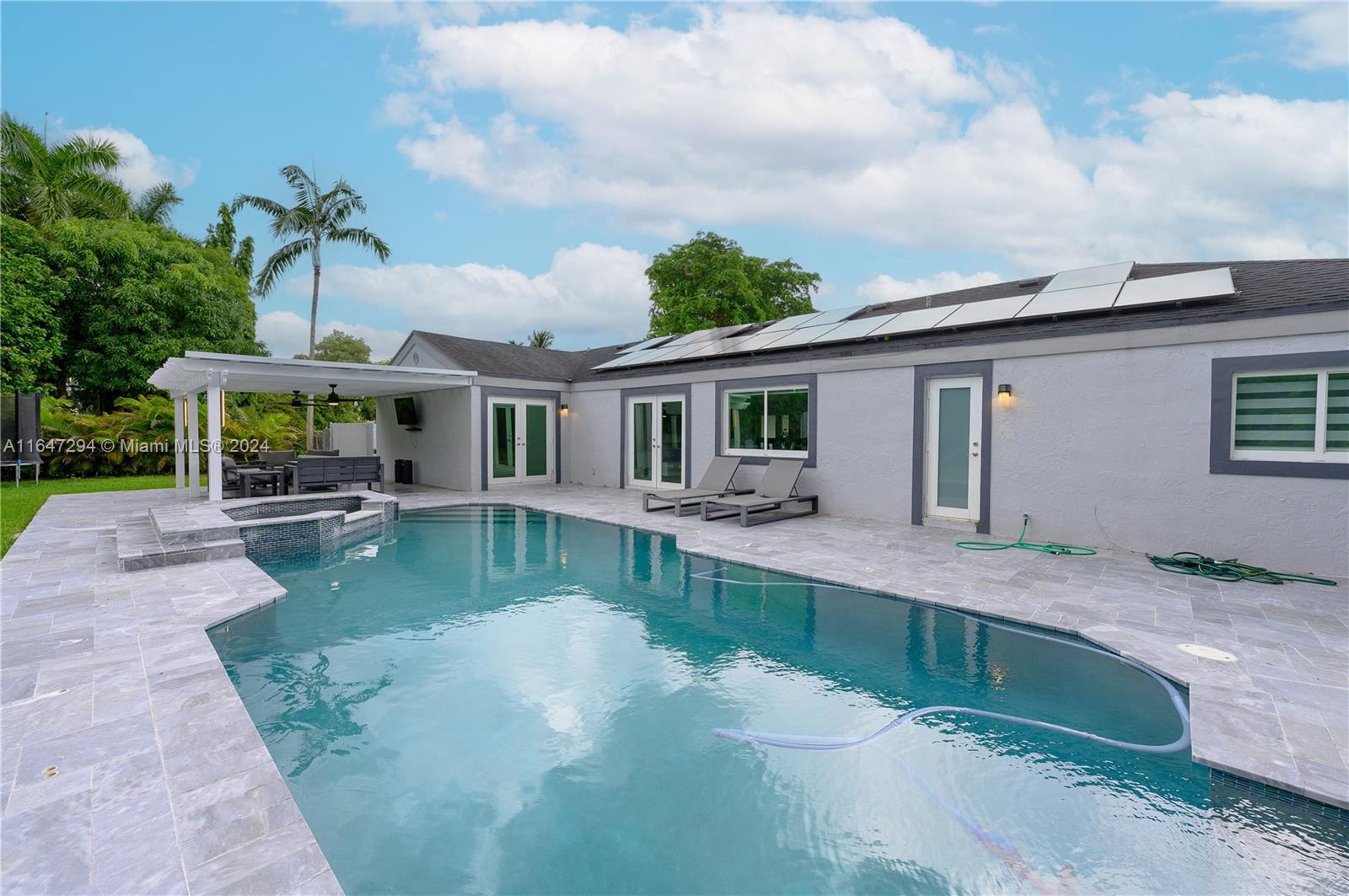 WEITZER SHAUNA MEADOWS SE - Residential