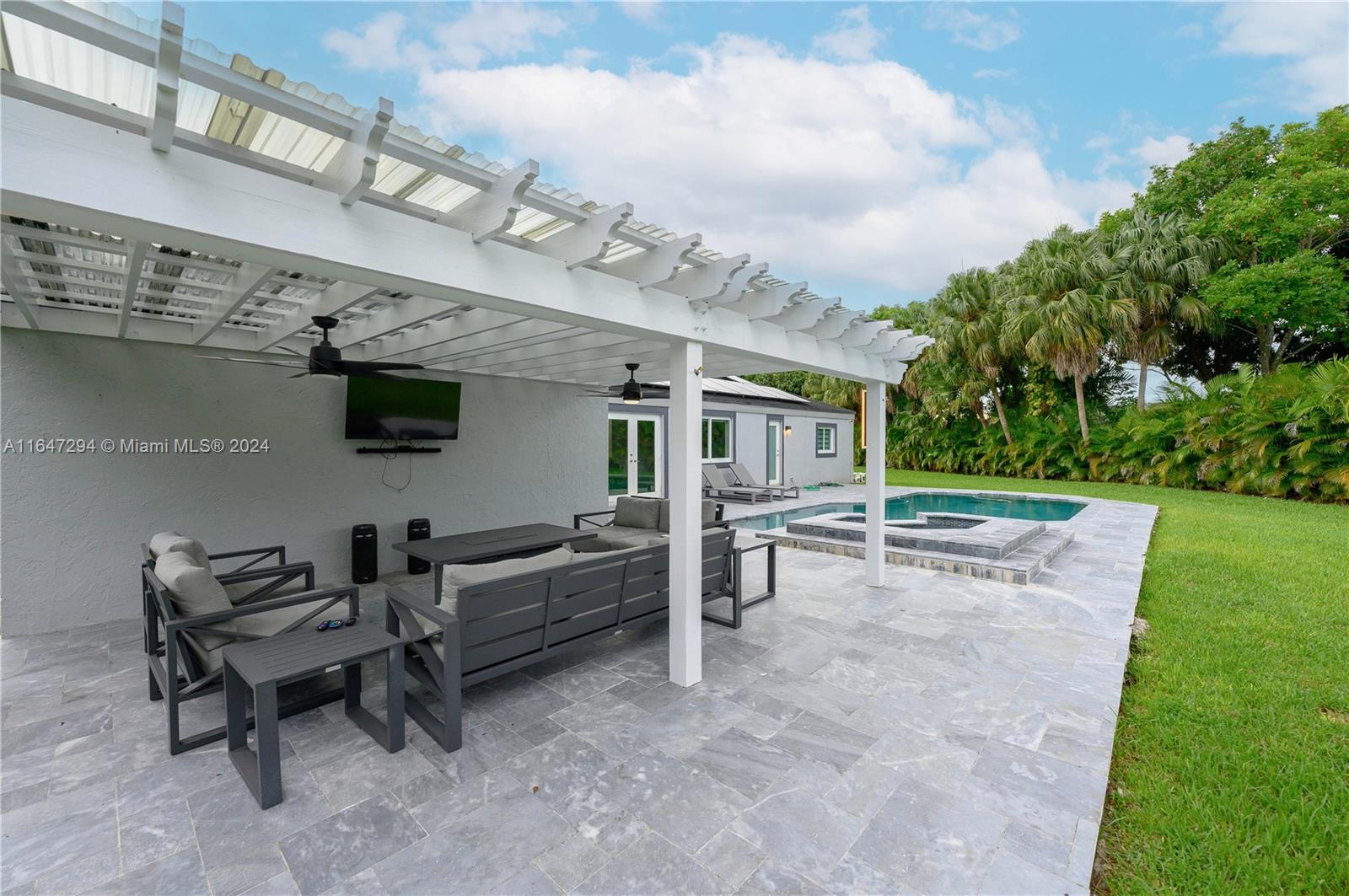 WEITZER SHAUNA MEADOWS SE - Residential