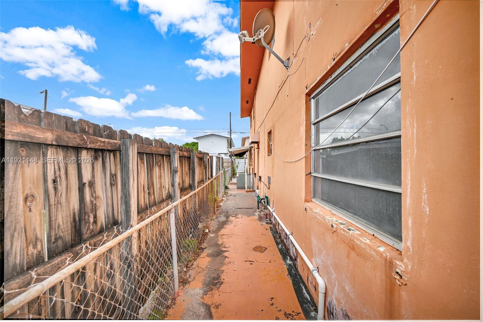 HIALEAH HOMESITES - Residential