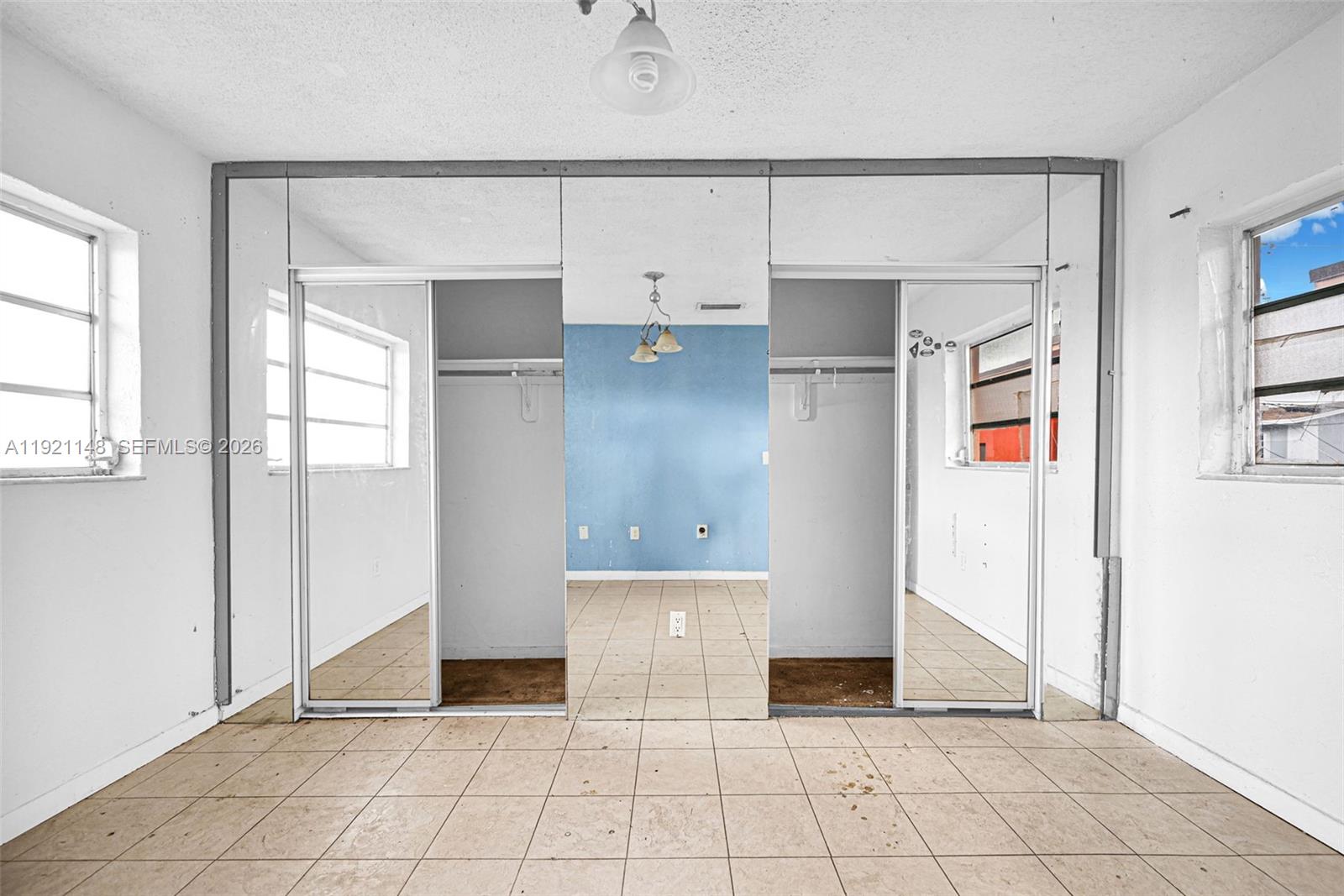 HIALEAH HOMESITES - Residential