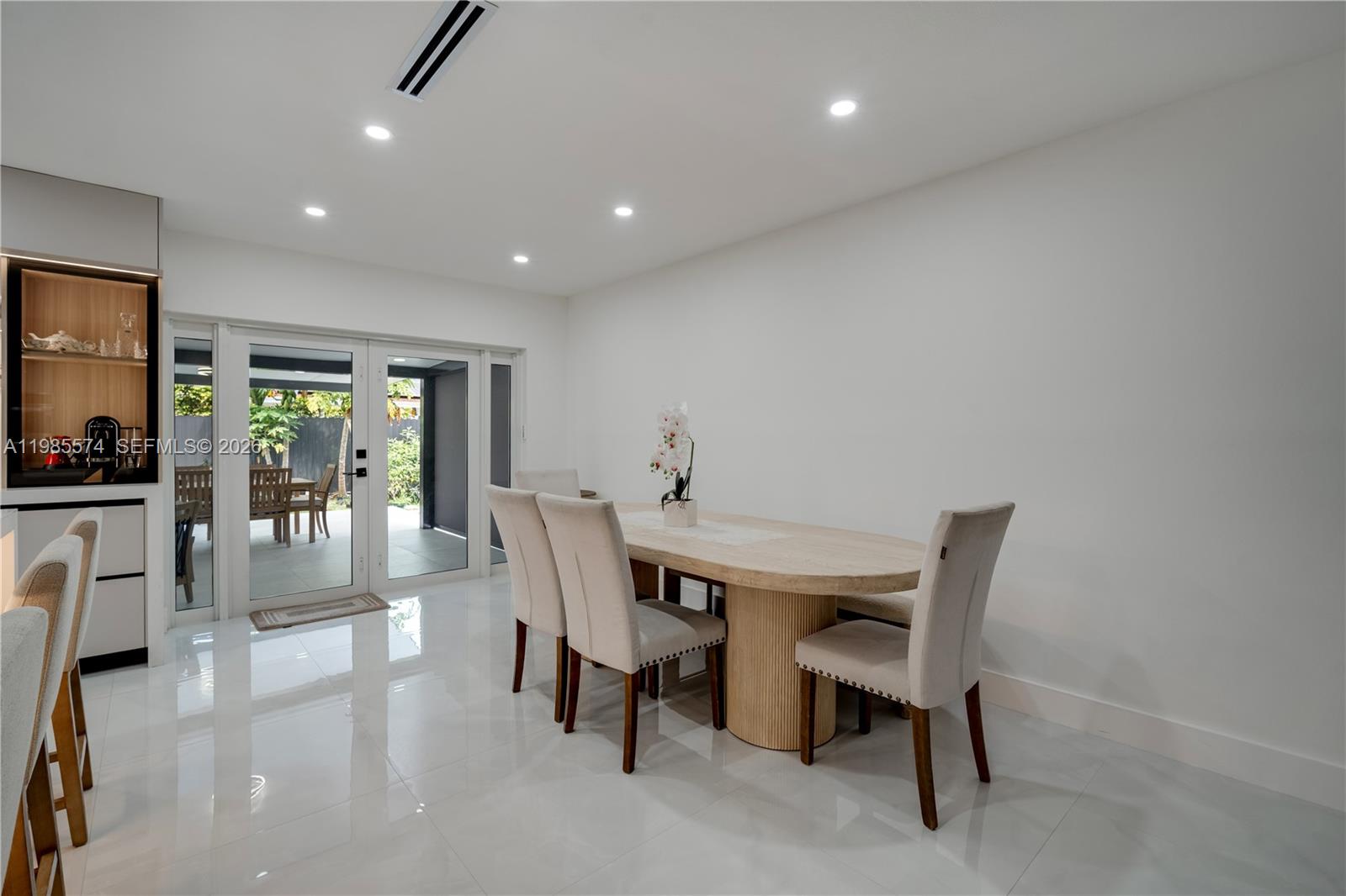 SHORES LINDGREN - Residential