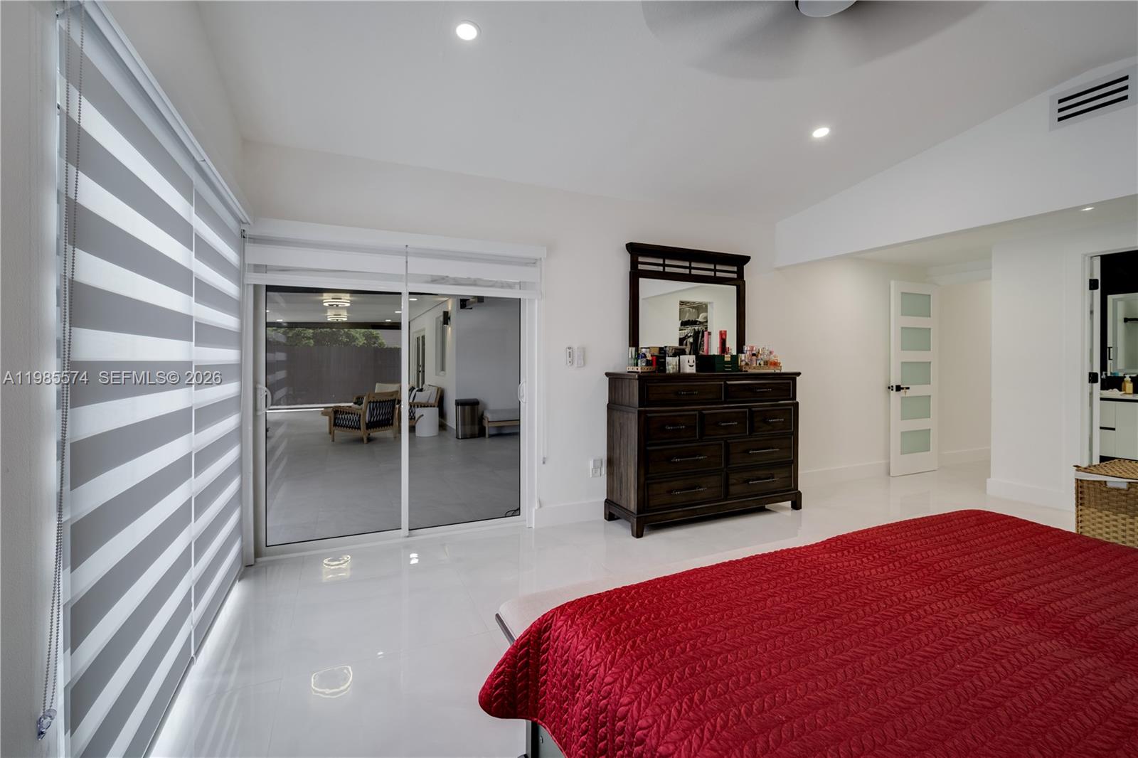 SHORES LINDGREN - Residential