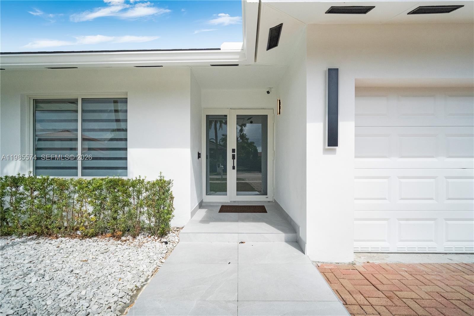 SHORES LINDGREN - Residential