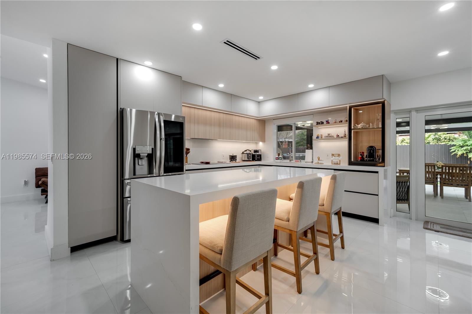 SHORES LINDGREN - Residential