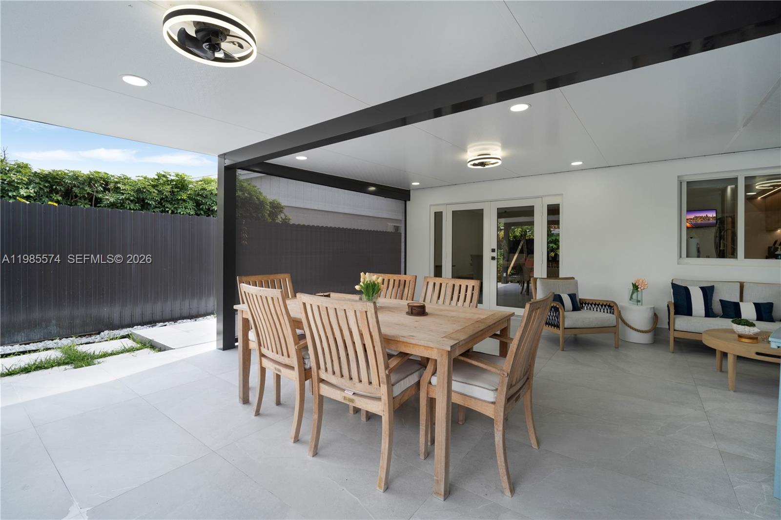 SHORES LINDGREN - Residential