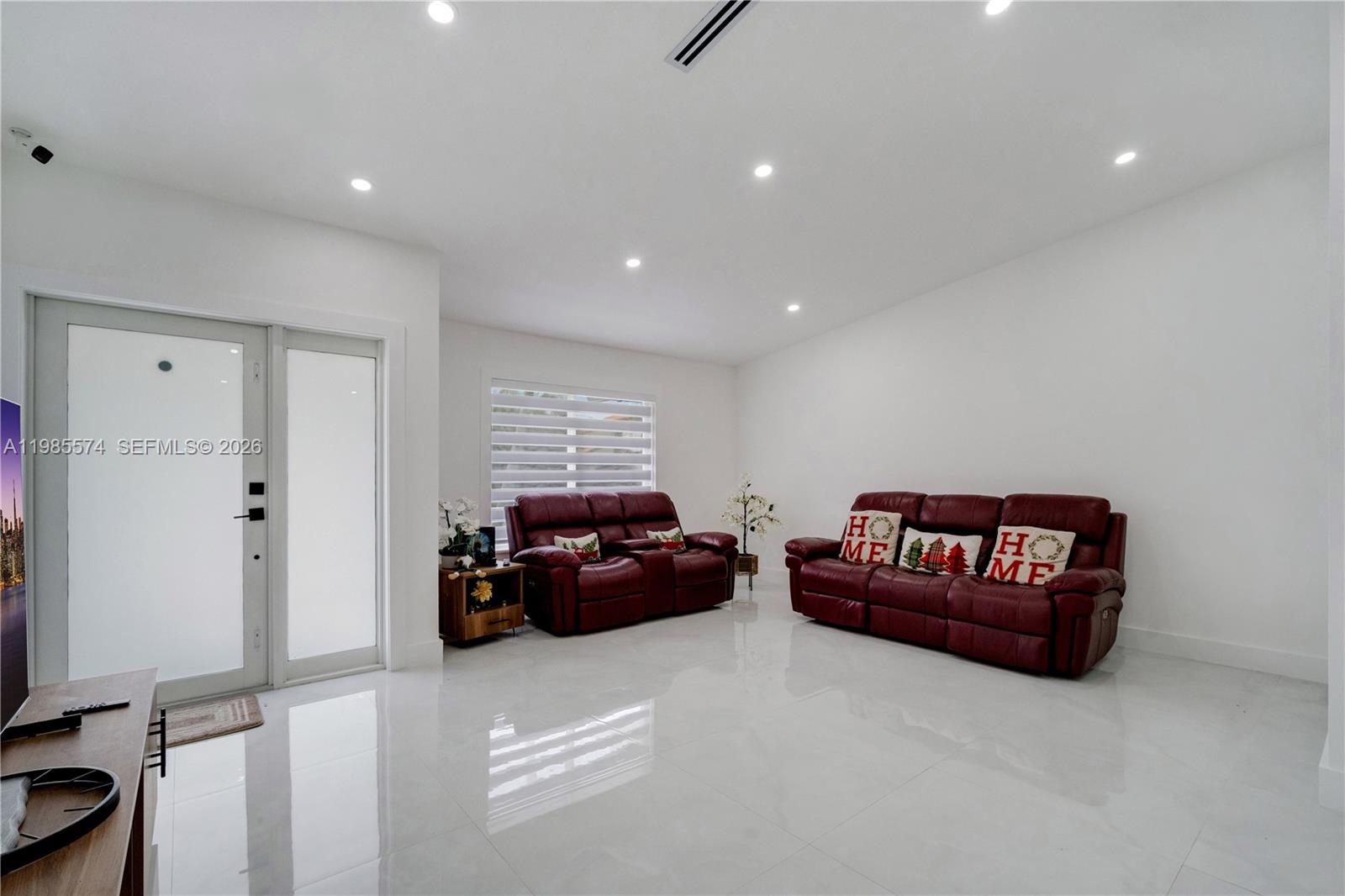 SHORES LINDGREN - Residential