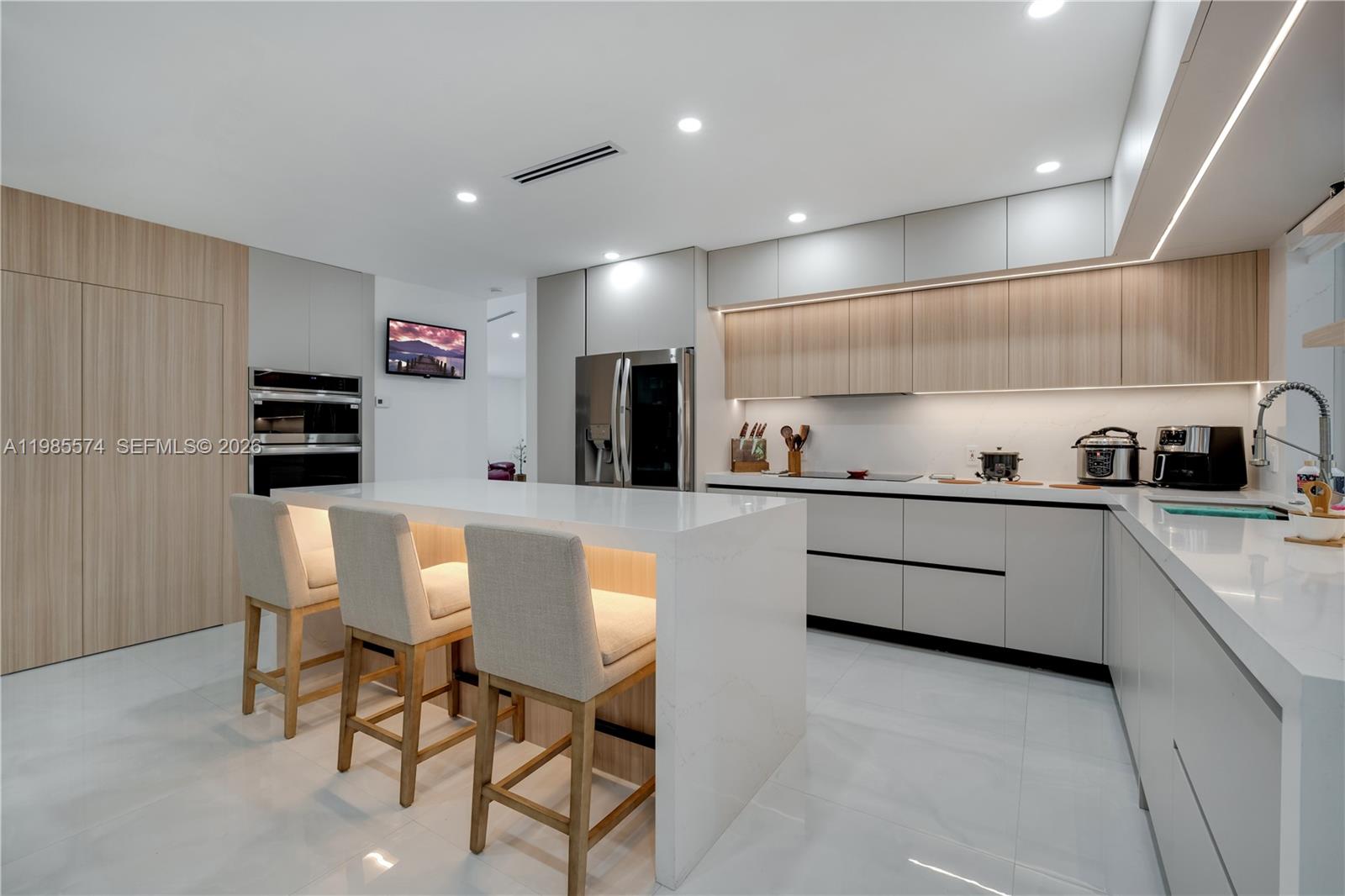 SHORES LINDGREN - Residential