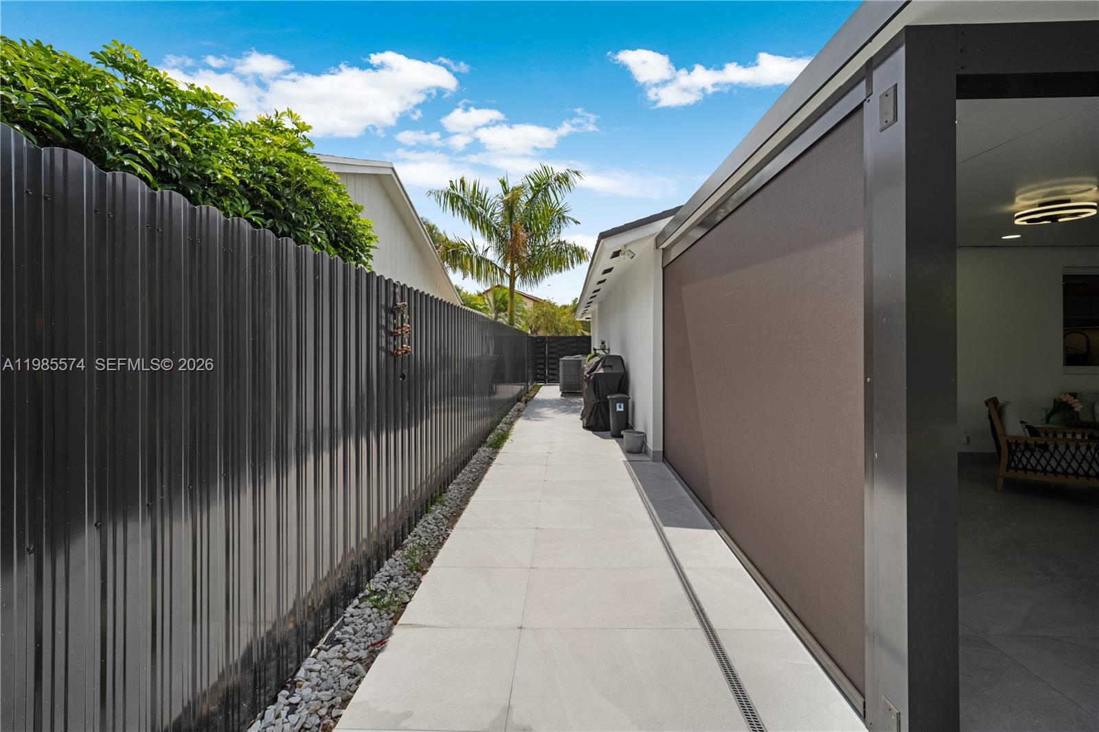 SHORES LINDGREN - Residential