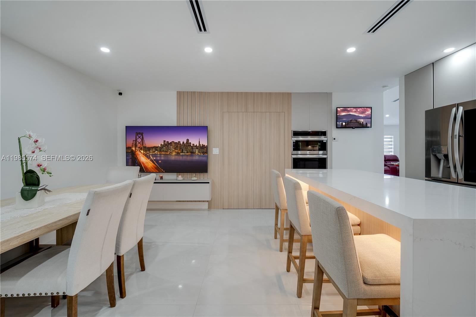 SHORES LINDGREN - Residential