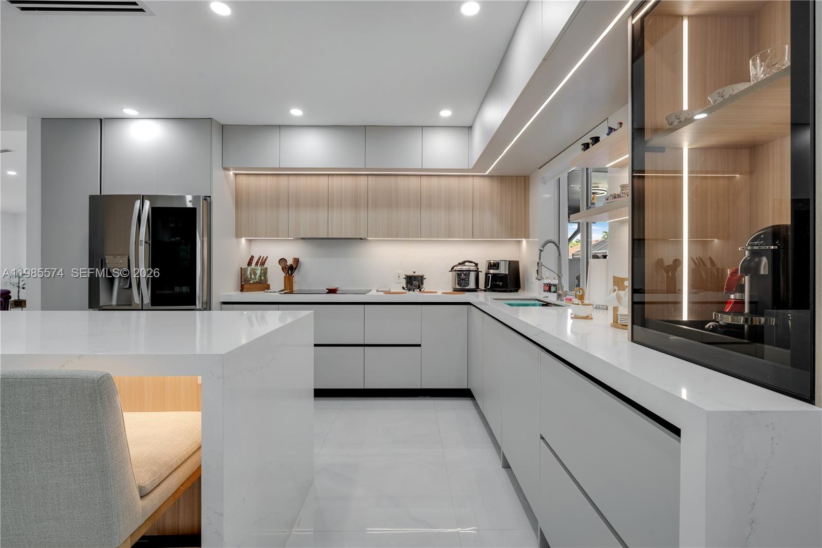 SHORES LINDGREN - Residential