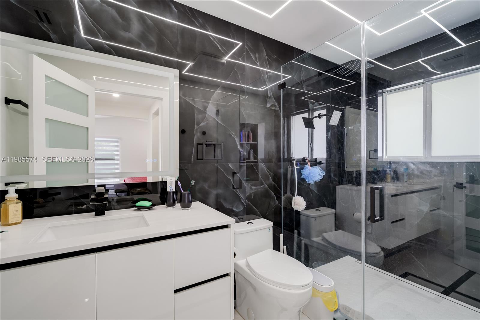 SHORES LINDGREN - Residential