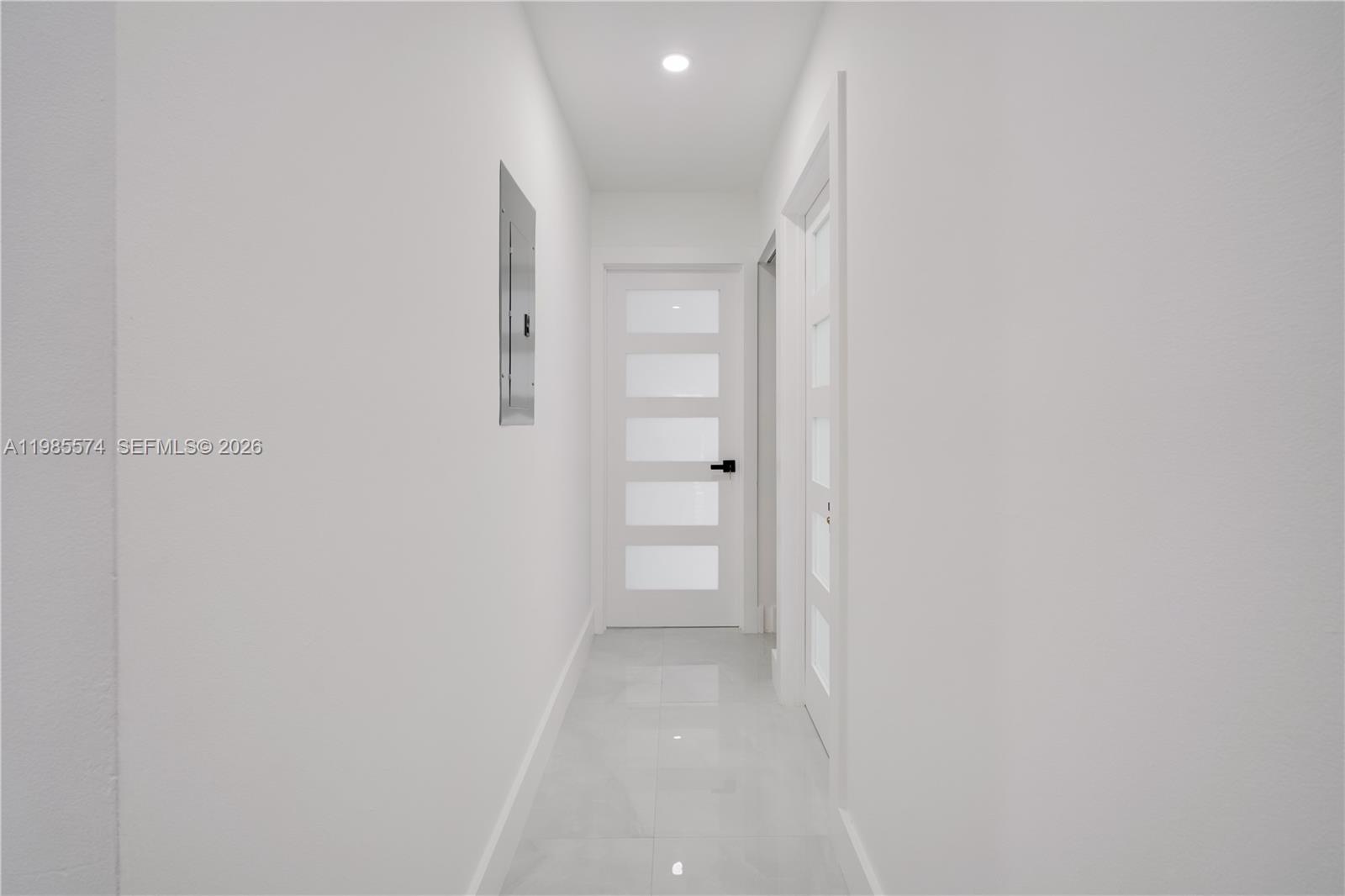 SHORES LINDGREN - Residential