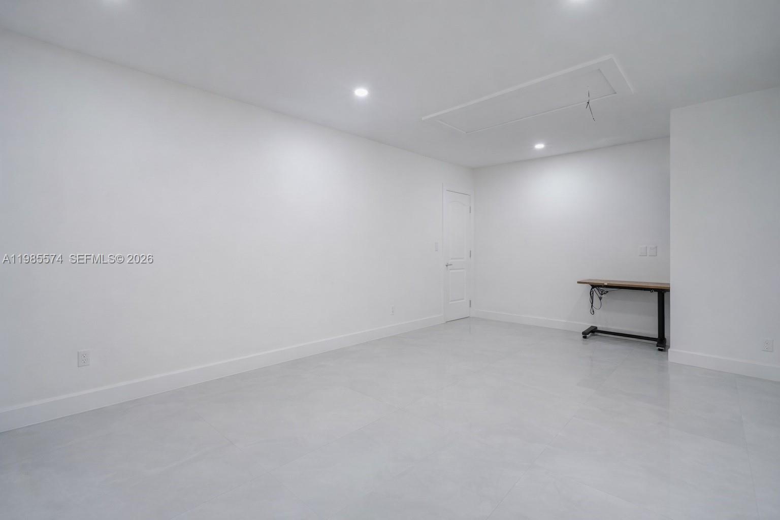 SHORES LINDGREN - Residential