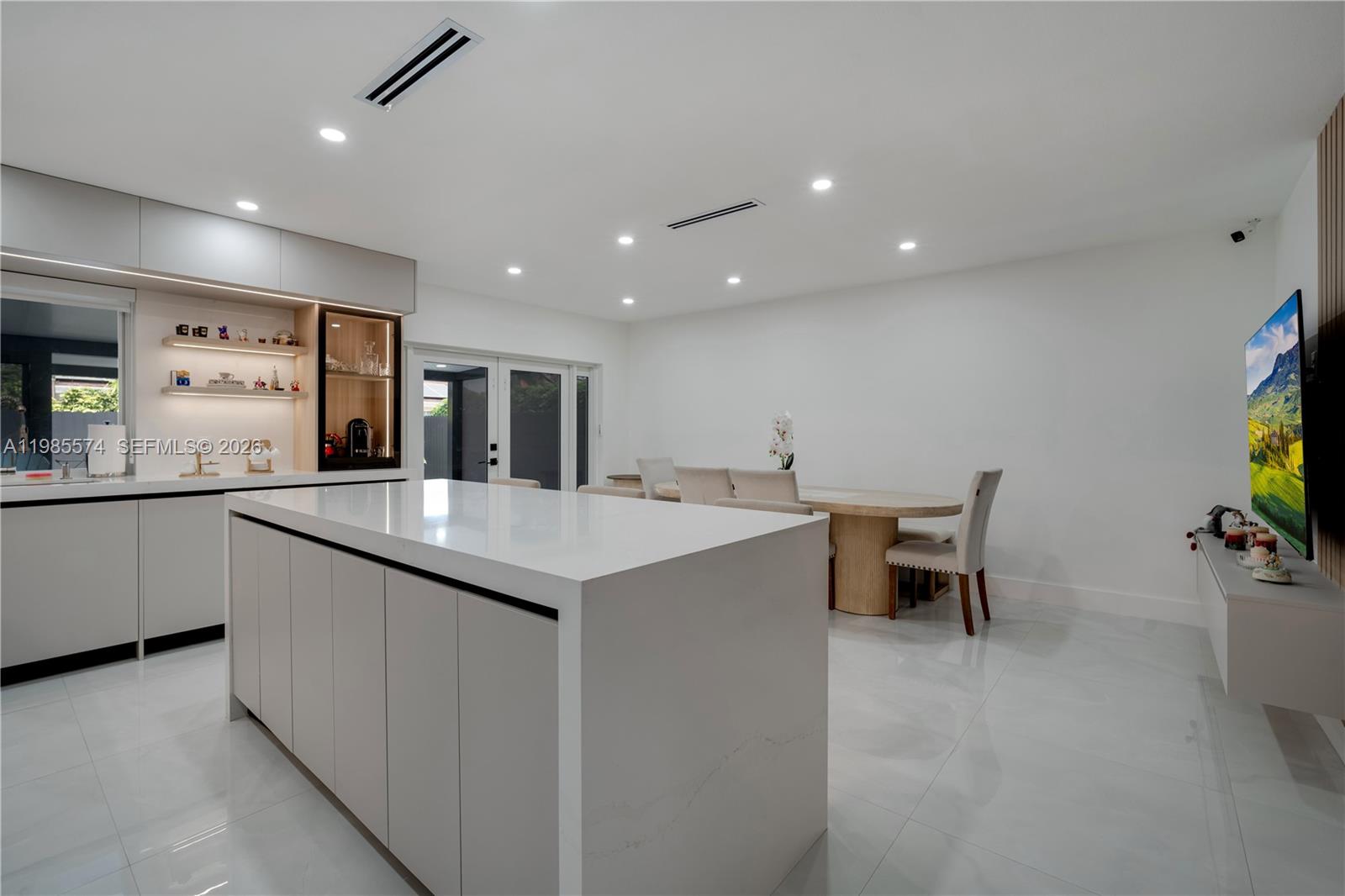 SHORES LINDGREN - Residential