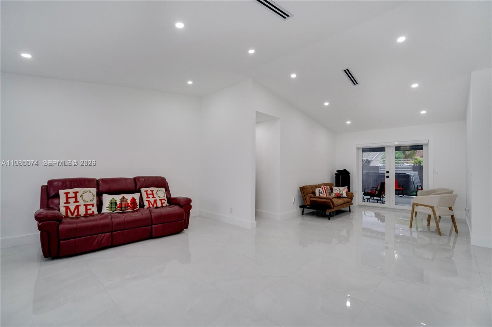 SHORES LINDGREN - Residential