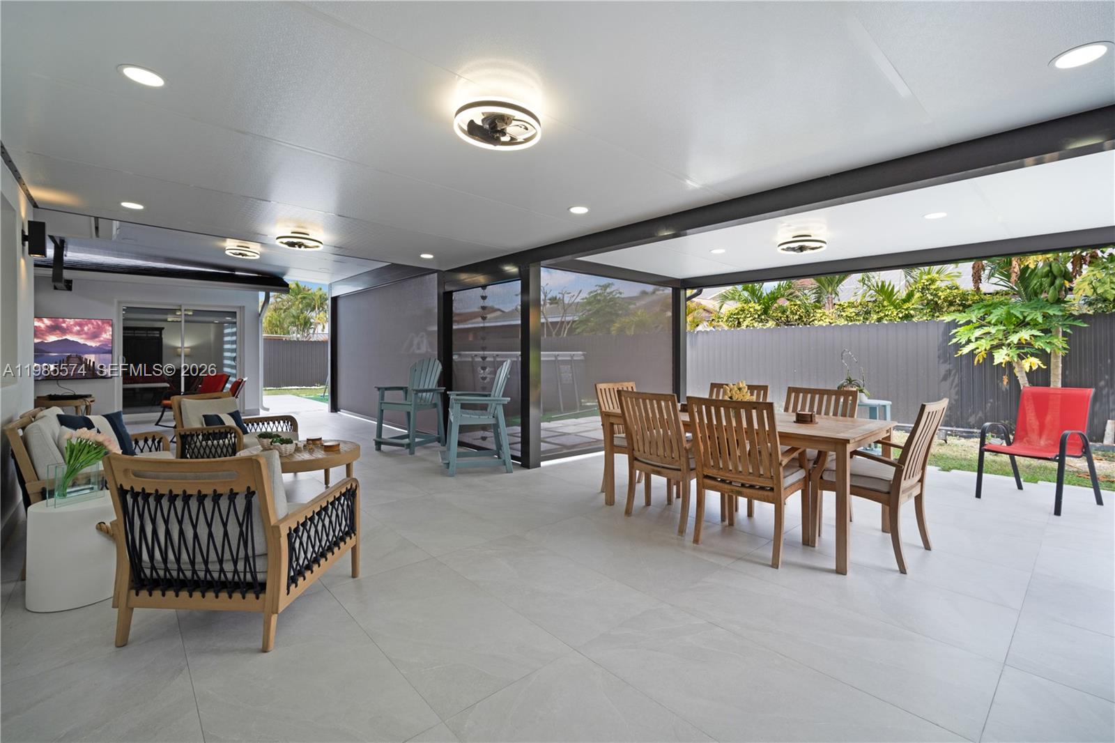 SHORES LINDGREN - Residential