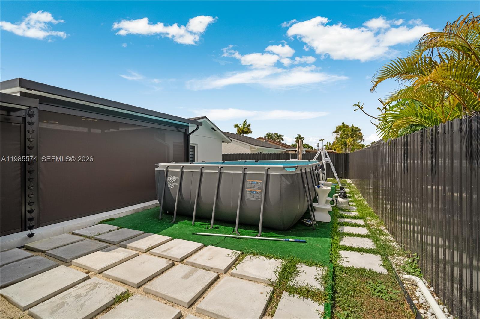 SHORES LINDGREN - Residential