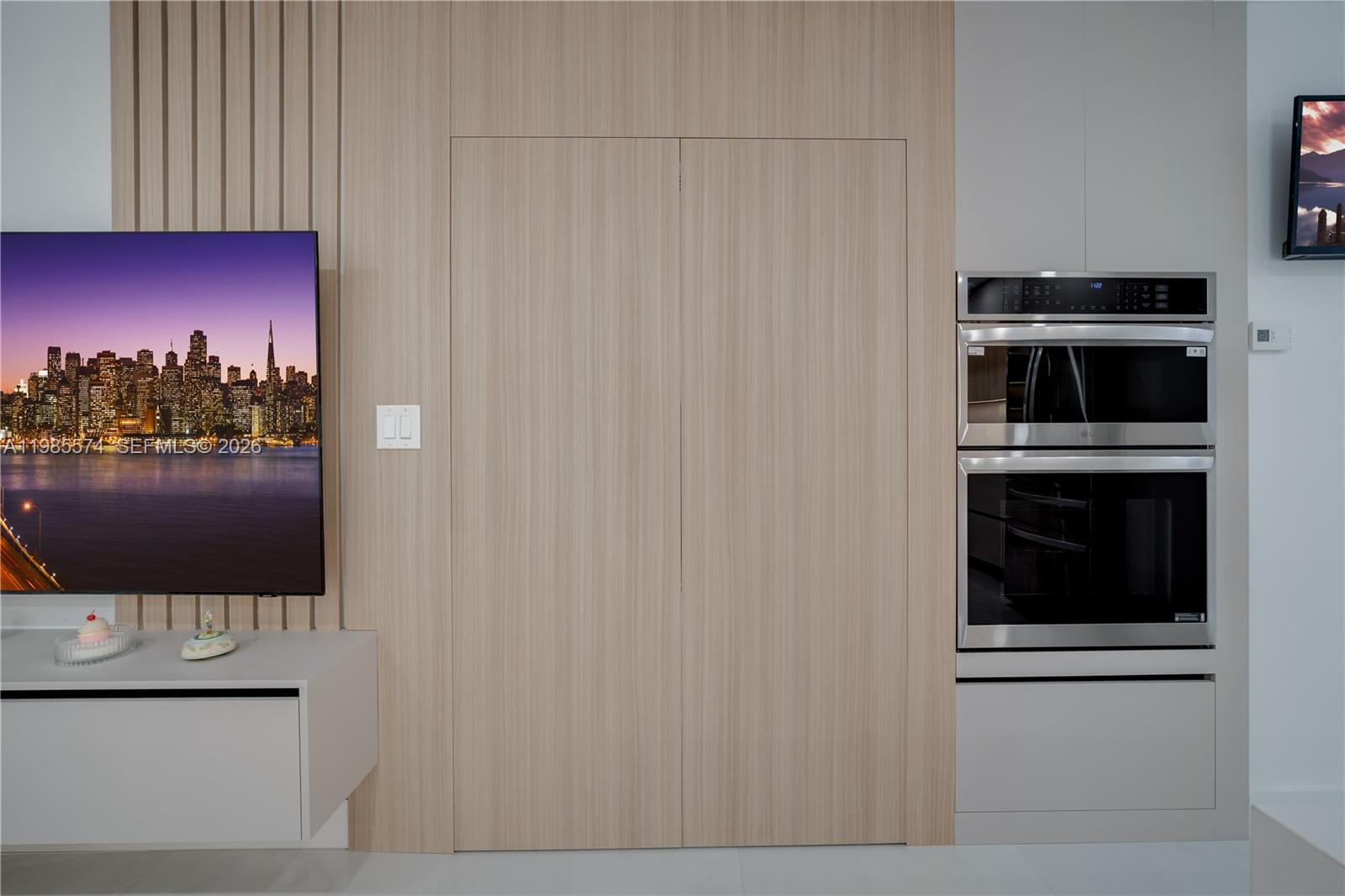 SHORES LINDGREN - Residential