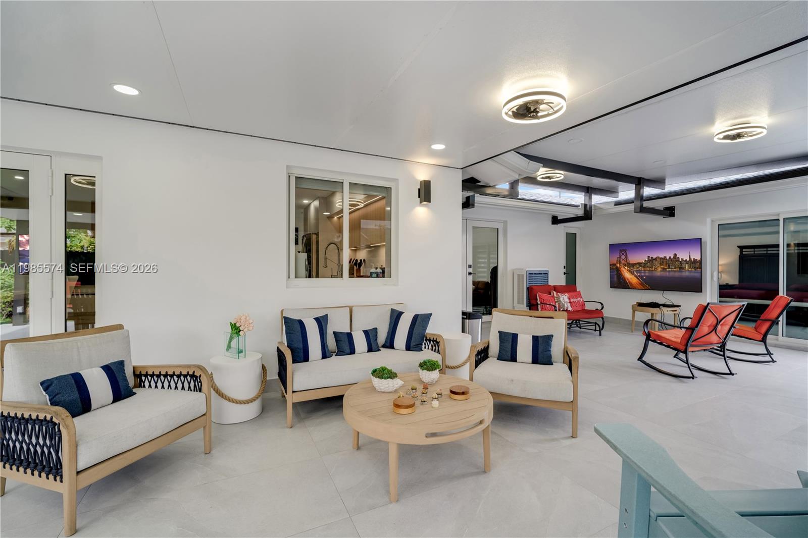 SHORES LINDGREN - Residential