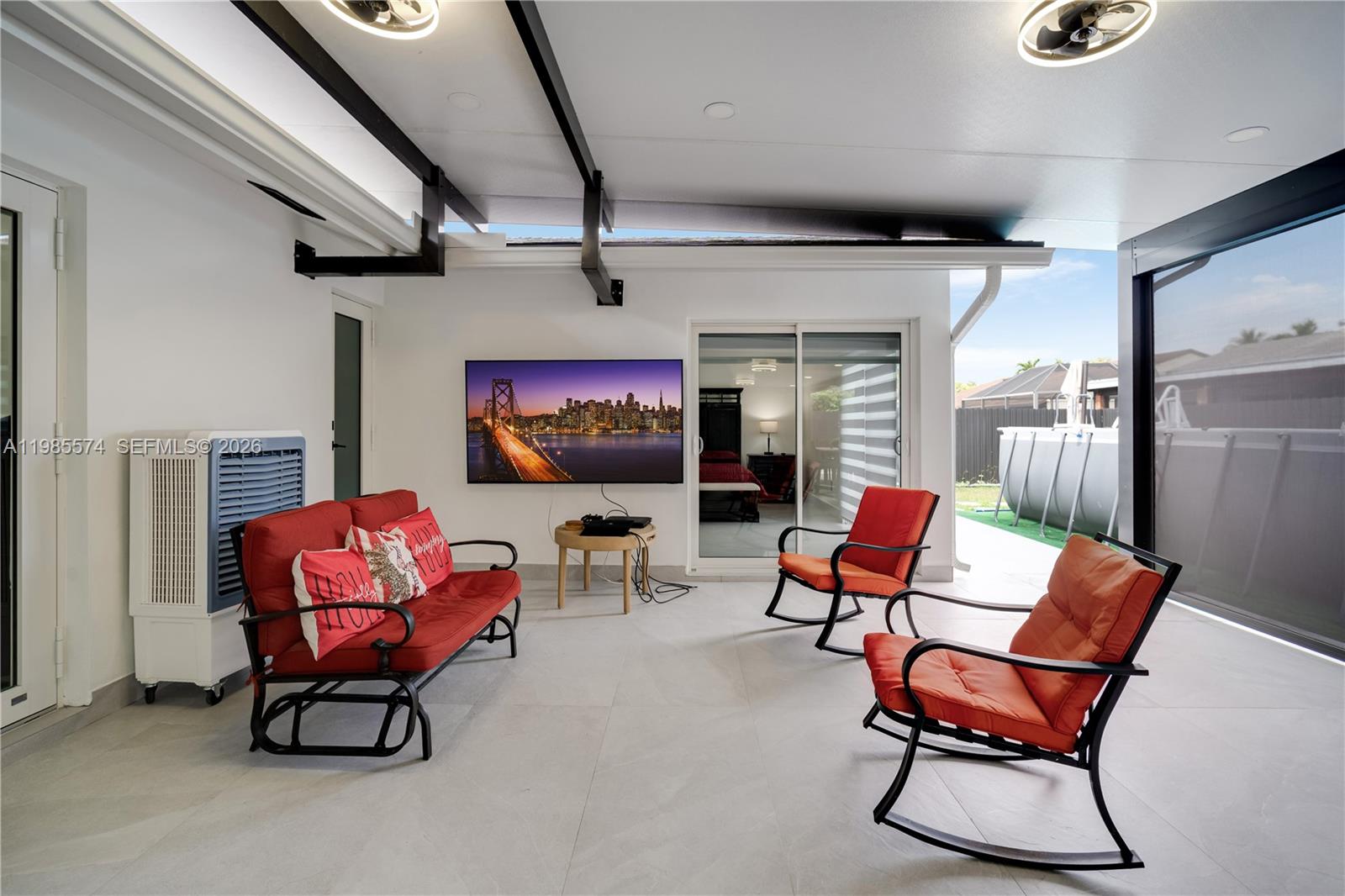 SHORES LINDGREN - Residential