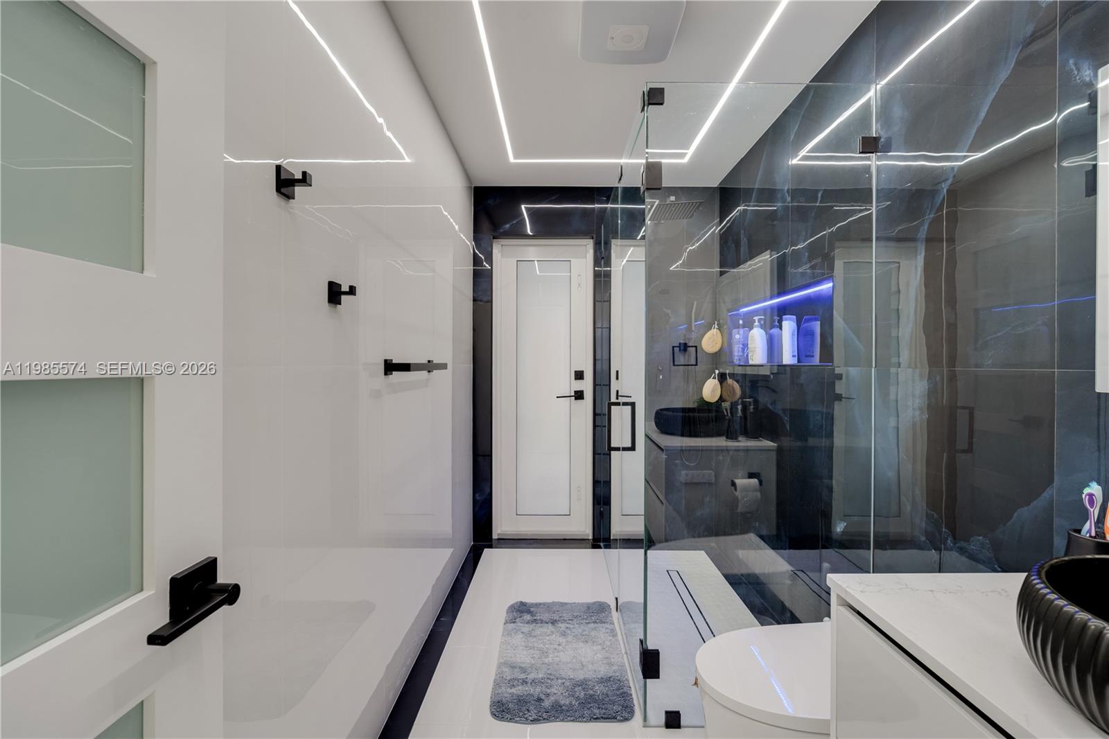 SHORES LINDGREN - Residential