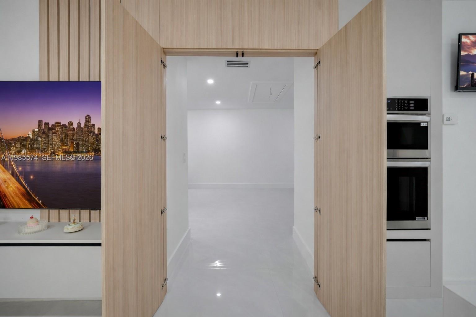 SHORES LINDGREN - Residential