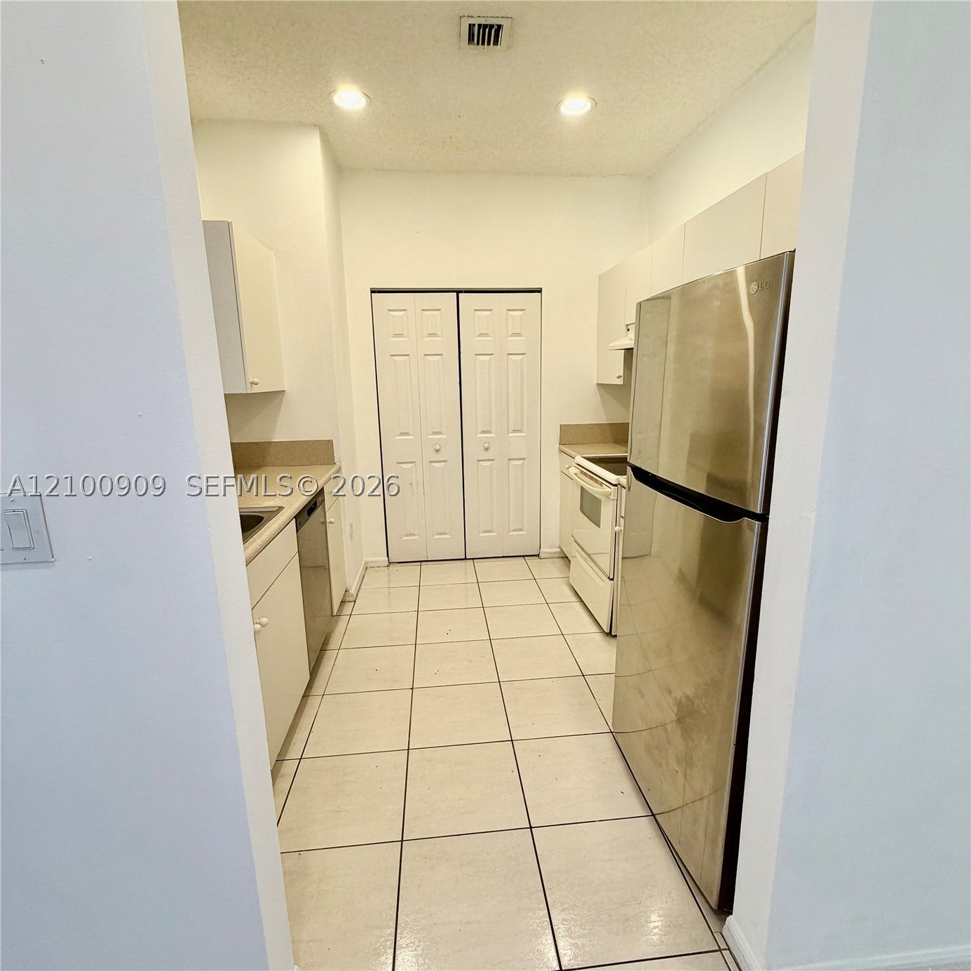 2238 NE 42nd Cir 2238