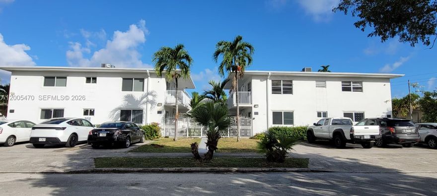 FAST 1 WEEK APPROVAL! BEAUTIFULLY UPDATED 1BED/1BATH FIRST-FLOOR UNIT FEATURING CENTRAL A/C AND TILE FLOORING THROUGHOUT. BRIGHT, CLEAN, AND SPACIOUS LAYOUT IN A GATED PROPERTY. EXCELLENT HOLLYWOOD LOCATION JUST MINUTES FROM THE BEACH, GULFSTREAM PARK, SHOPPING, DINING, AND ENTERTAINMENT. INCLUDES 1 ASSIGNED PARKING SPACE PLUS PLENTY OF STREET PARKING. ON-SITE LAUNDRY FACILITY AND WATER INCLUDED IN RENT. VACANT AND EASY TO SHOW. SE HABLA ESPAÑOL.