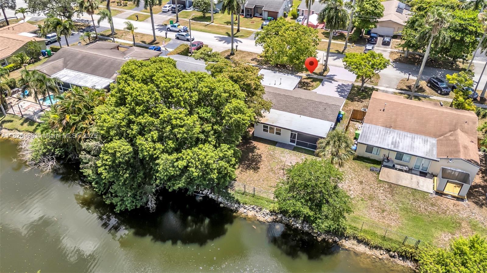 4331 NW 115th Terr., Sunrise, FL, 33323/$565,000 3 4331 NW 115th Terr.