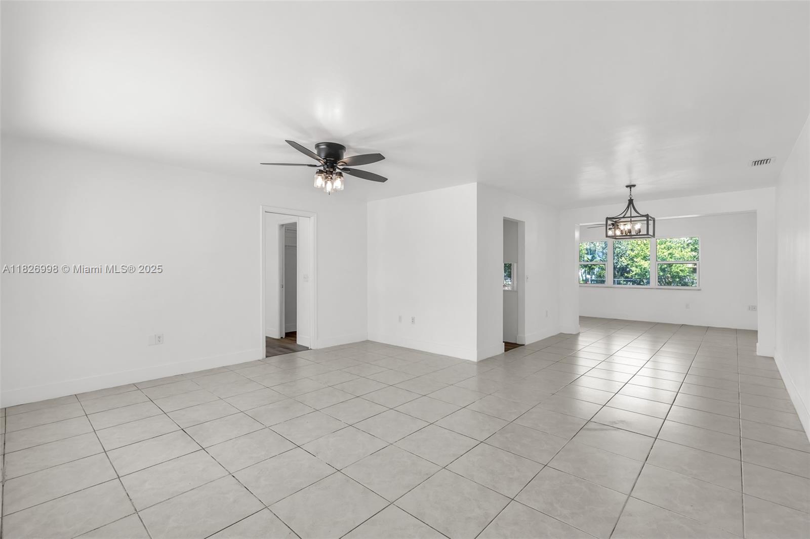 4331 NW 115th Terr., Sunrise, FL, 33323/$565,000 4 4331 NW 115th Terr.
