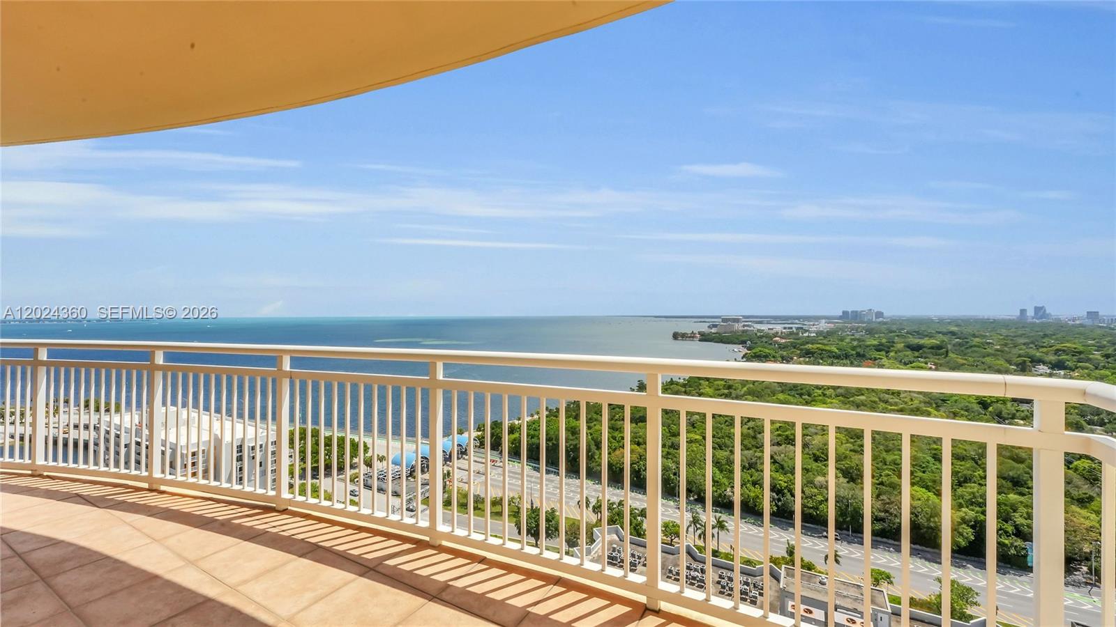 THE METROPOLITAN CONDO - Residential Lease