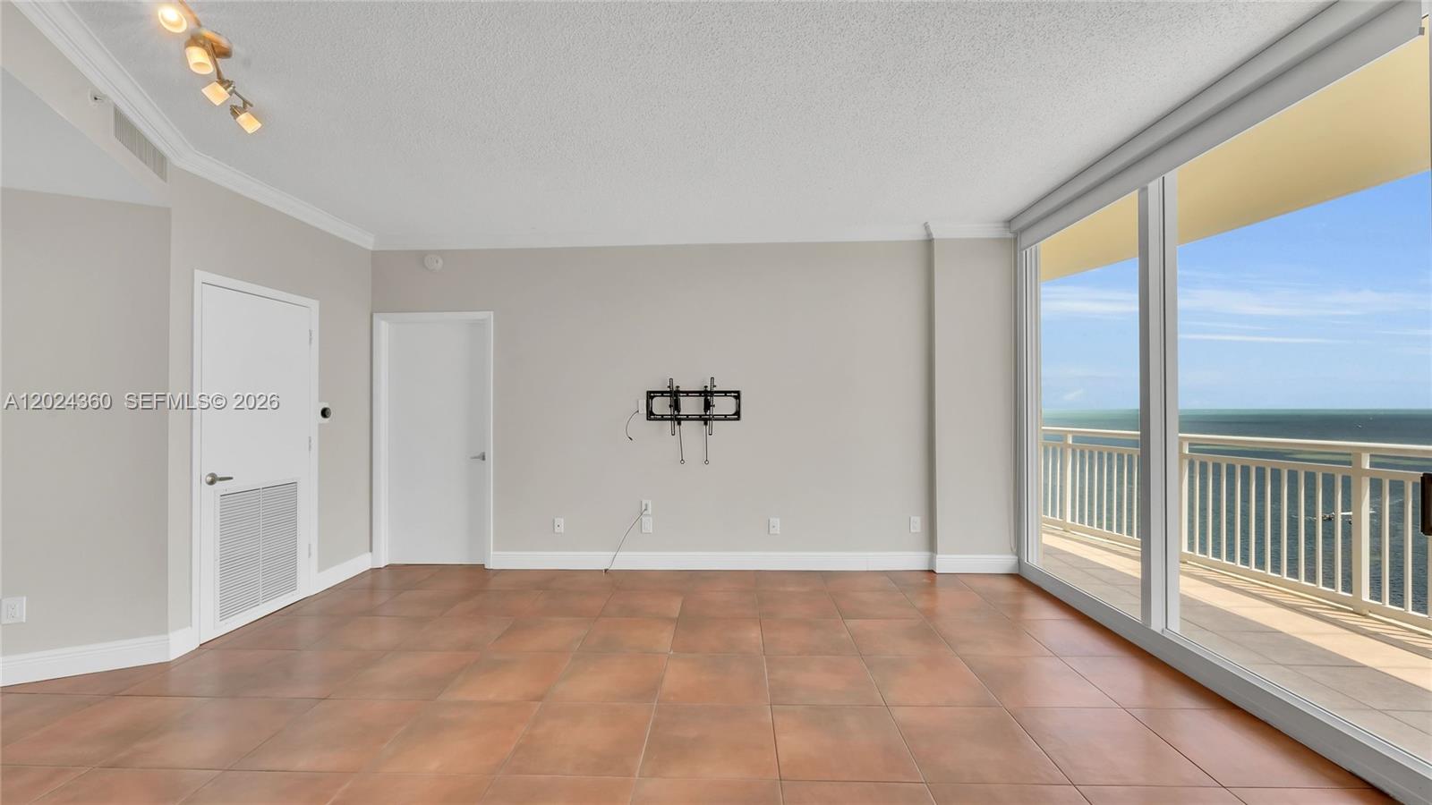 THE METROPOLITAN CONDO - Residential Lease
