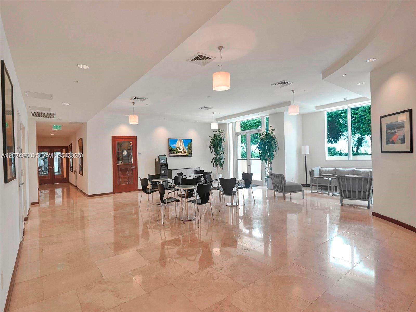 THE METROPOLITAN CONDO - Residential Lease