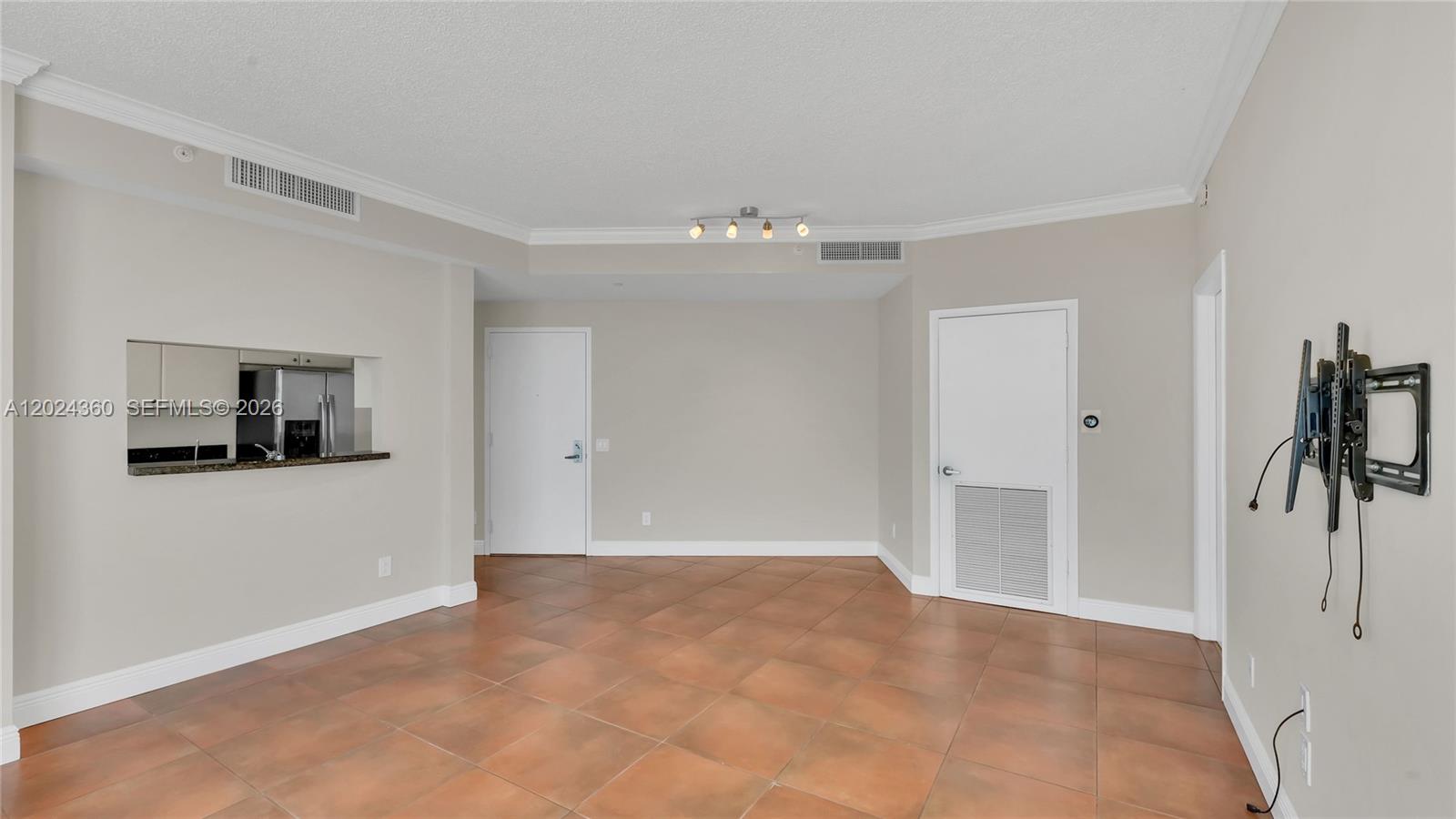 THE METROPOLITAN CONDO - Residential Lease
