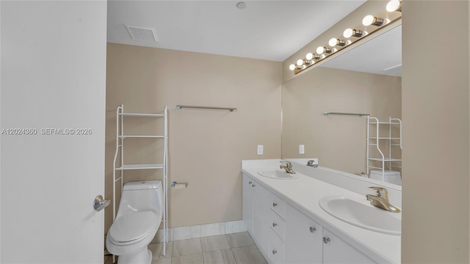 THE METROPOLITAN CONDO - Residential Lease