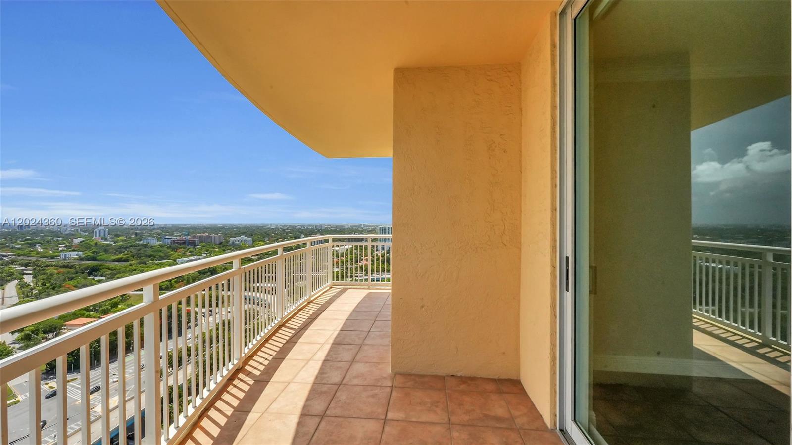 THE METROPOLITAN CONDO - Residential Lease